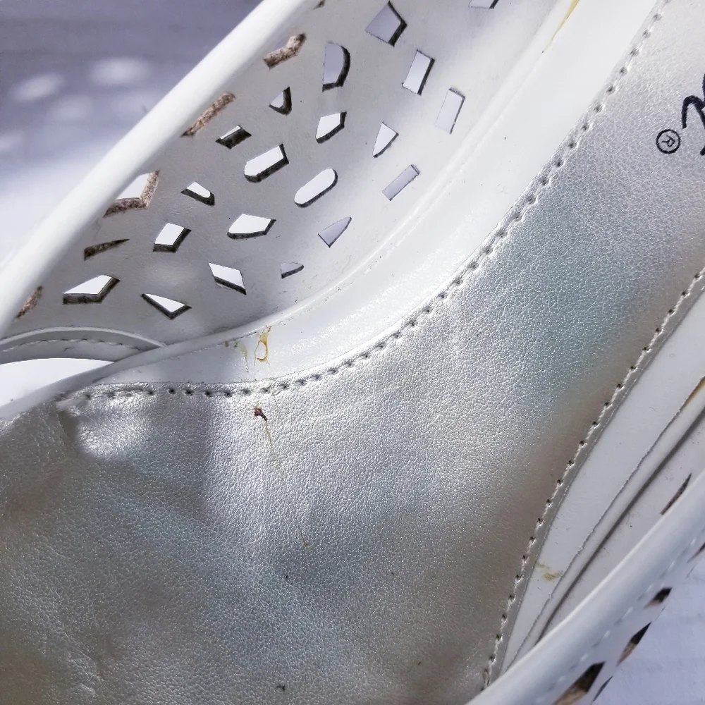 EASY STREET CREAMY WHITE HEELS SIZE 8.5 WIDE - Picture 15 of 15